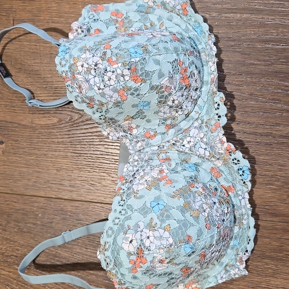 NWT VICTORIA'S SECRET FLORAL LACE BRA SIZE 34DD.    #7308 - Picture 1 of 7